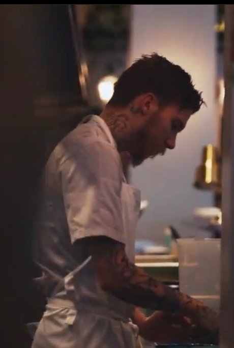 The Tattooed Naked Chef bonita actriz archivo