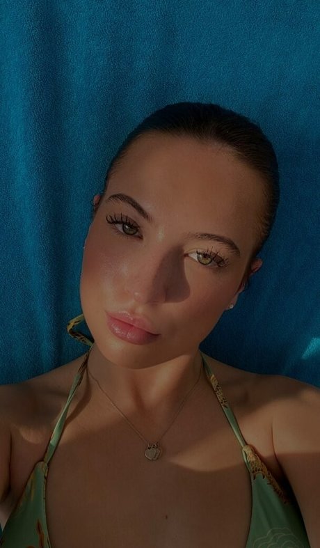 Antonia Chiara actriz caliente recopilación