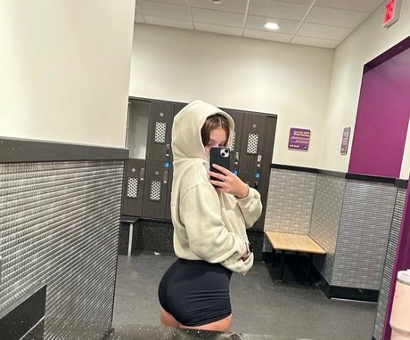 Leslie Emma actriz desnuda fotos