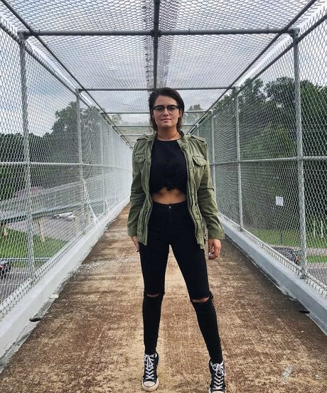 Hallie Clark estrella exclusiva fotos