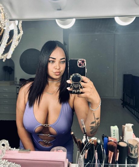 Magan Jade modelo de arte imágenes