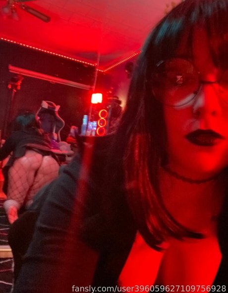 WhisperingPizza ASMR modelo caliente imagen