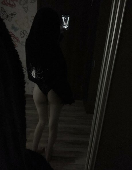 M uselessbeauty modelo pornografico imagen