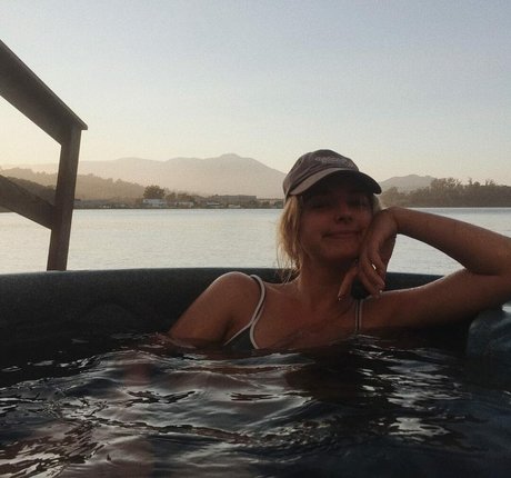 Ellie Gall estrella porno desnuda galerías