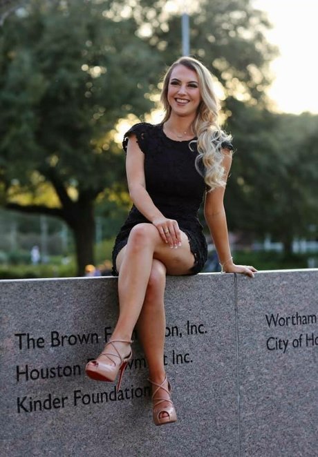 Emilee Atchley estrella de alta definición foto