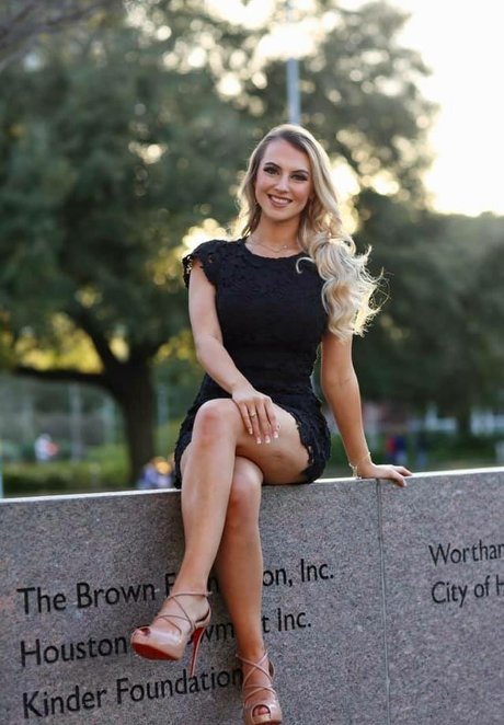 Emilee Atchley actriz libre galerías