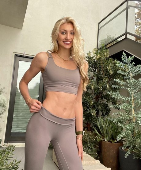 Cameron Brink estrella caliente archivo