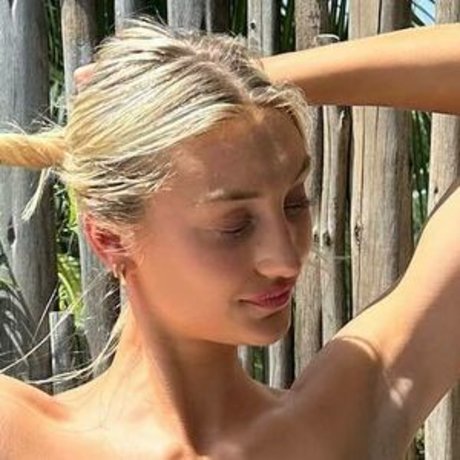 Cameron Brink desnudos de estrellas galería