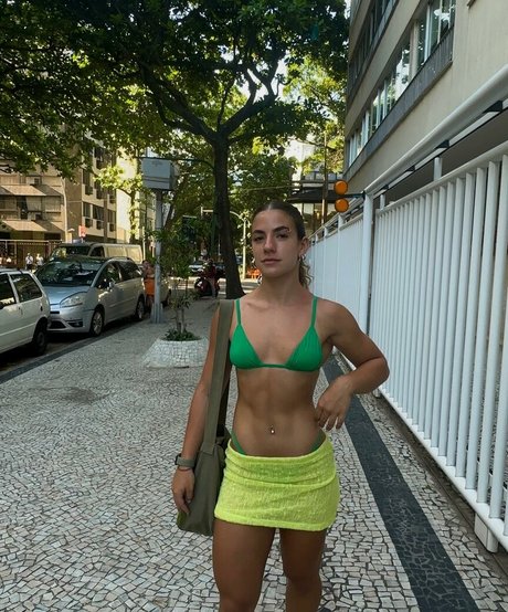 Ju Mamute modelo desnudo imagen