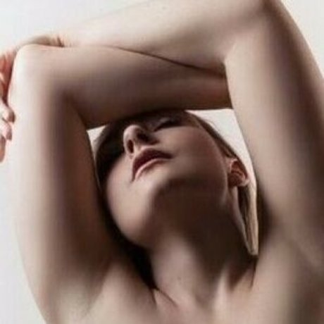 Brecht Apologist estrella porno desnuda galería