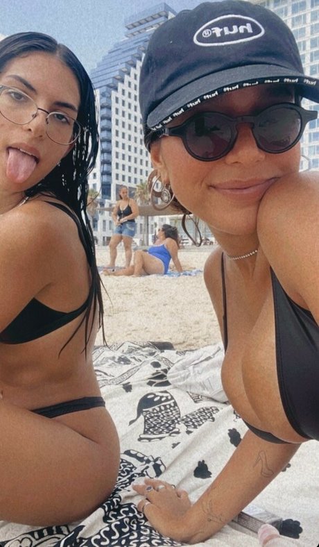 Li Yam Dvash modelo superior galería