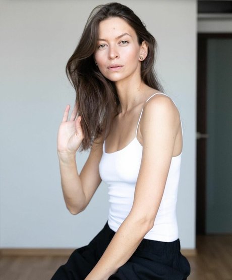 Magorzata Mikoajczak modelo desnudos foto