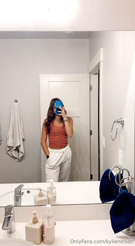 kylienelson modelo pornografico galería