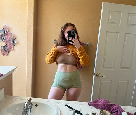 Adorablelilli modelo erótico imagen