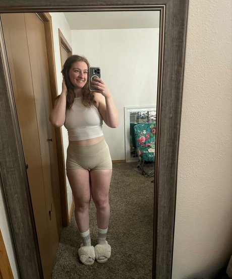 Adorablelilli modelo sexy foto