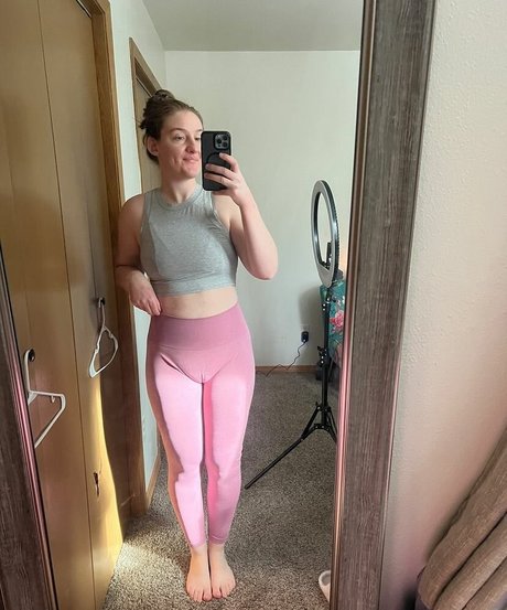 Adorablelilli modelo desnuda recopilación