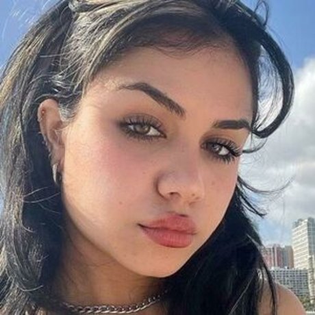 Tara Yummy modelo pornografico galería