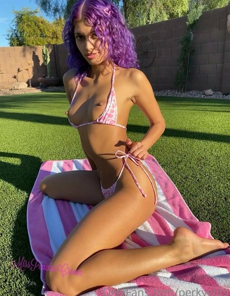 goddessnea modelo desnuda foto