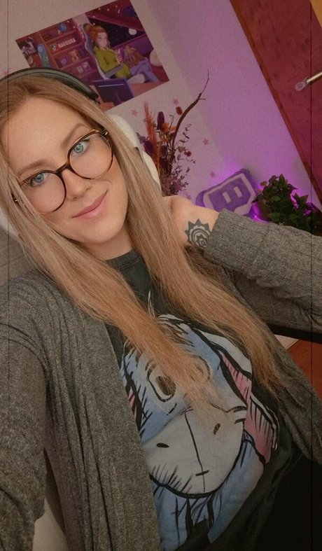 Naguura modelo sexy imágenes