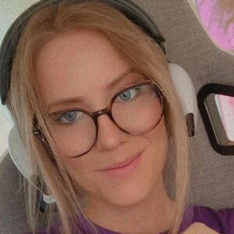 Naguura estrella atractiva archivo