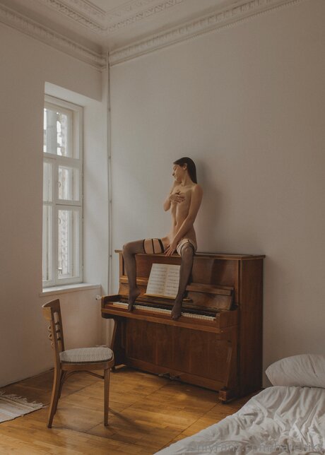 hareniks actriz caliente imágenes