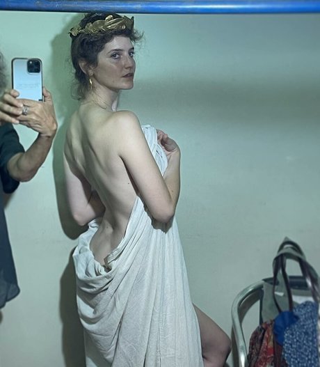 Moria Akons arte modelo galerías