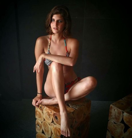 Moria Akons estrella erótica foto