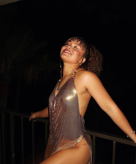 Tahani Anderson estrella atractiva galerías