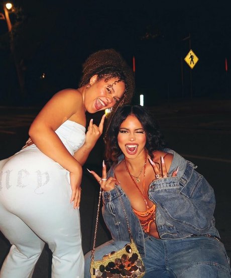 Tahani Anderson modelo gratis galería