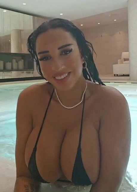 Mikaelabrbs estrella caliente fotos