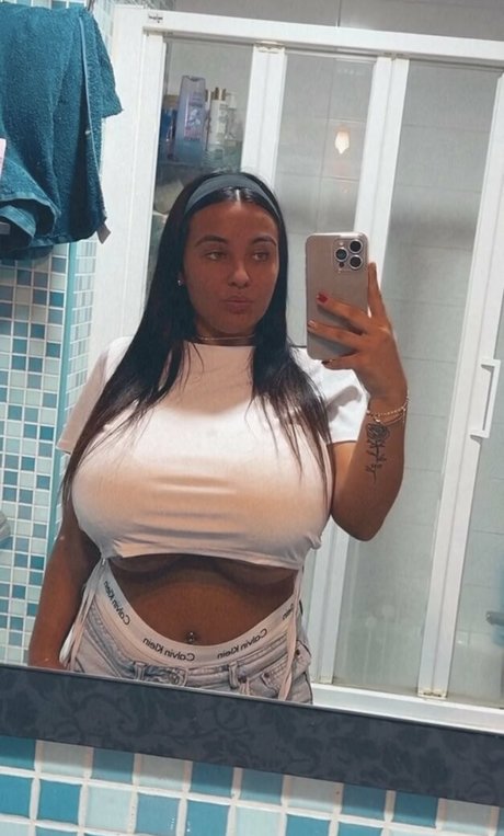 Anneris hermosa modelo imágenes