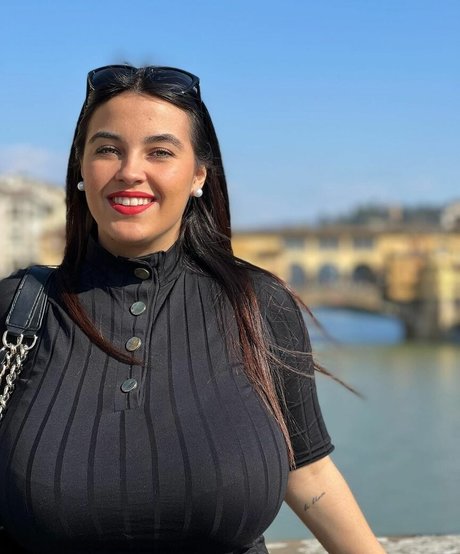 Anneris modelo gratis foto