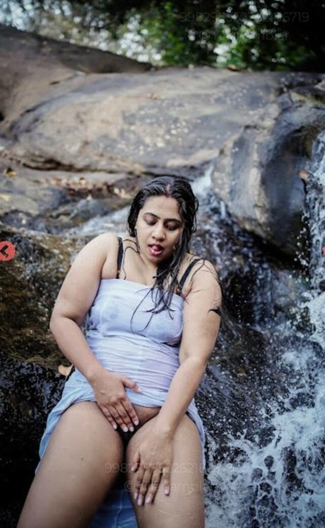 Nila Nambiar bonita modelo galería