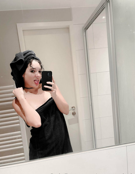 meroswitch hermosa modelo galerías