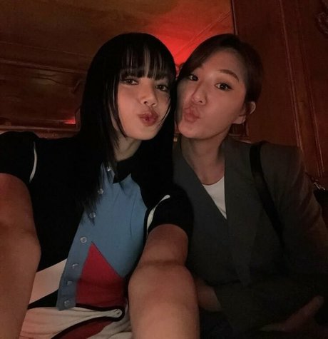 Lisa Blackpink actriz porno galerías