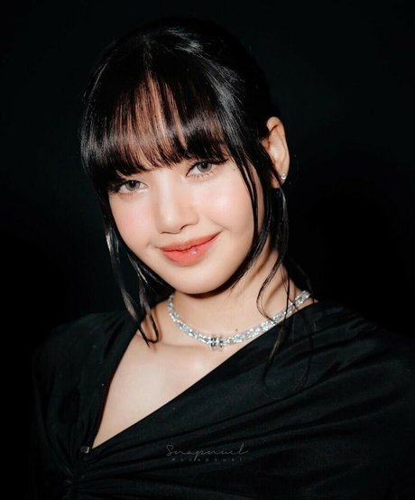 Lisa Blackpink actriz de arte galerías