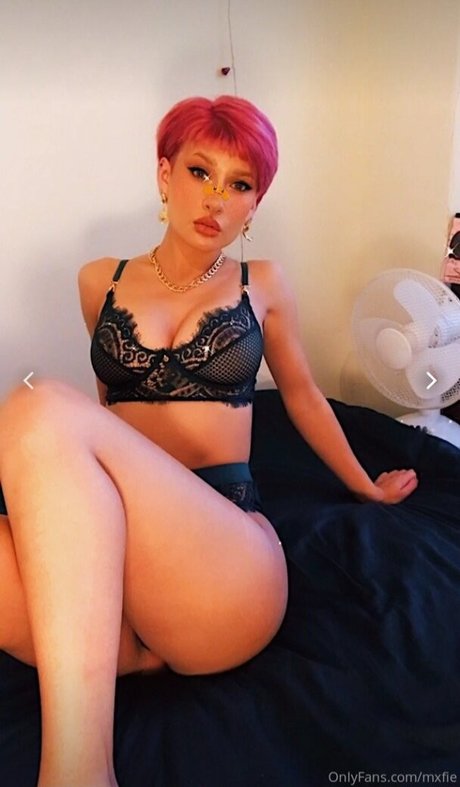 bhadxbambii estrella erótica fotos