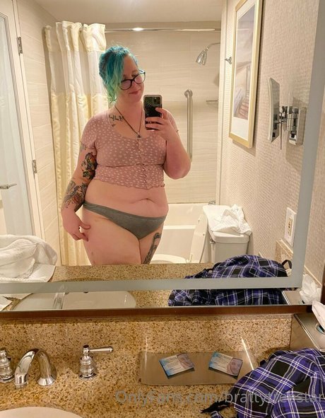 brattytreestar actriz caliente archivo