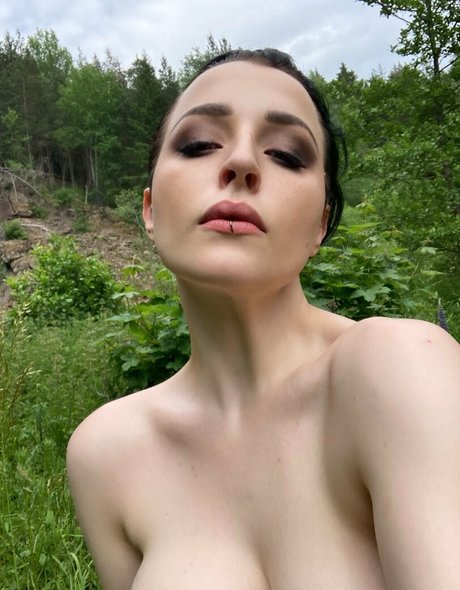 zoeunholy modelo erótico archivo