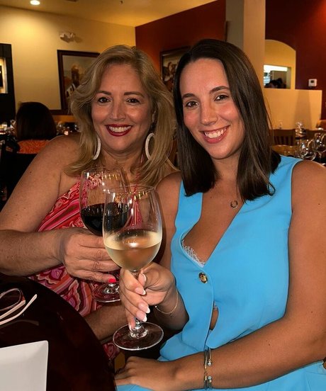 Monica Gonzalez modelo de arte galerías