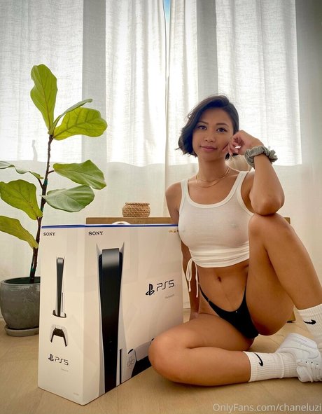 chaneluzi estrella porno de arte foto