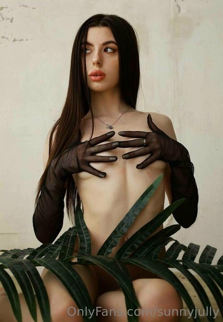 sunnyjully estrella porno desnuda foto