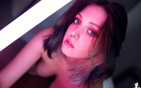 AbyssSg hermosa modelo foto