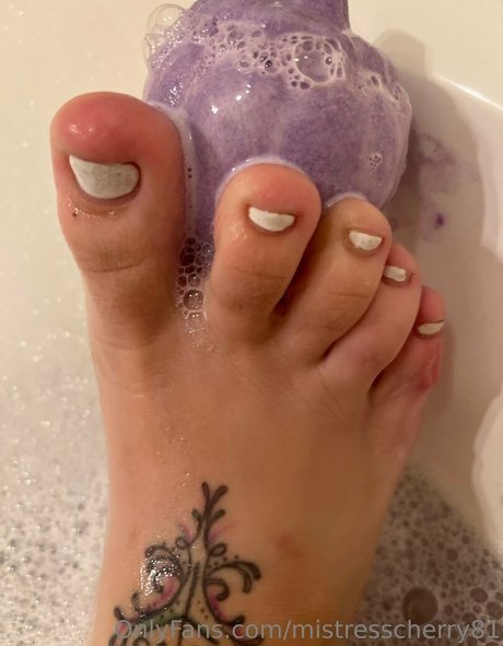 trío en la piscina onlyfans mejor agradable imagen