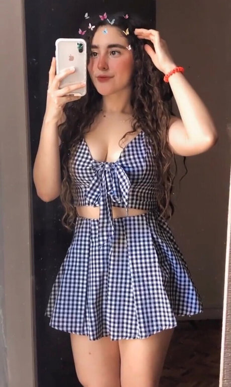 Sassi Zavala modelo porno imagen