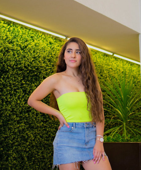 Sassi Zavala desnudos de modelos imagen