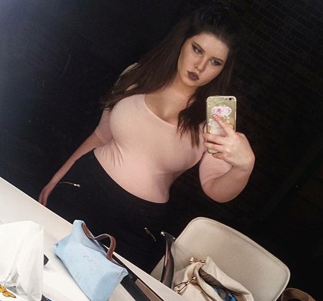 Anna Bernadi xxx estrella porno imagen