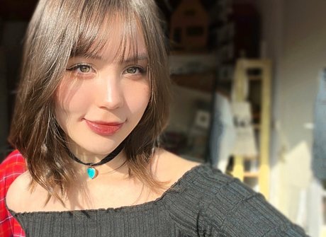 ASMR BlueKatie modelo sexy fotos