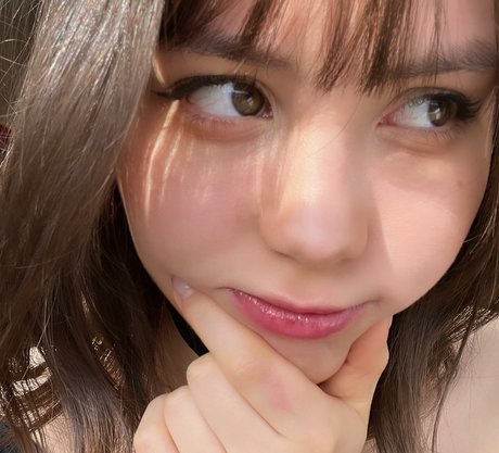 ASMR BlueKatie modelo desnuda galerías