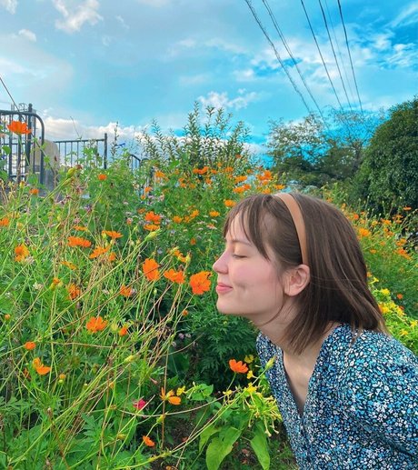 ASMR BlueKatie bonita modelo galería